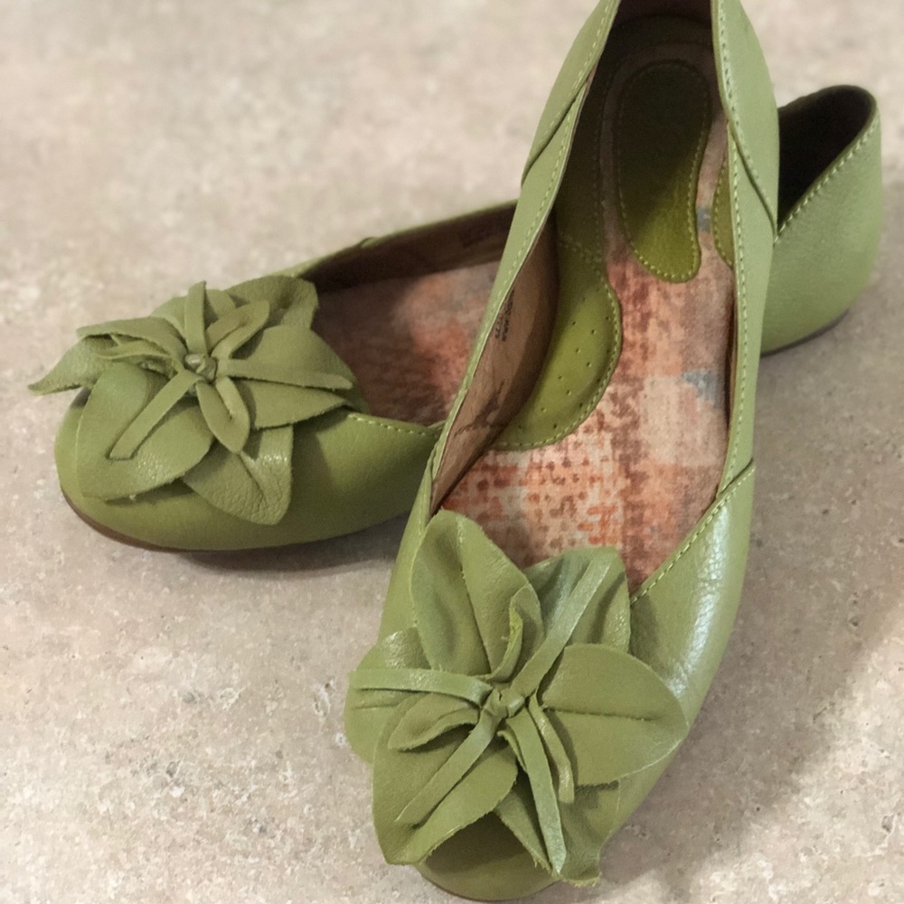 EUC Born shoes!!